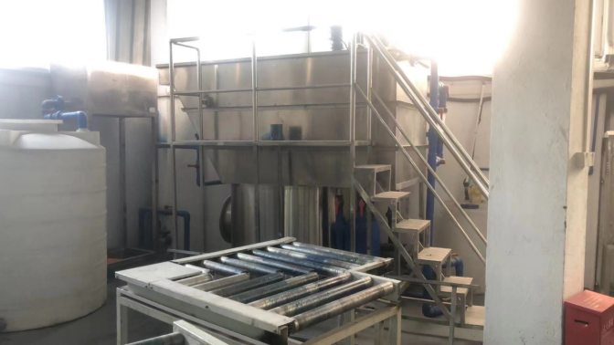 同舟共濟(jì)， 風(fēng)雨前行